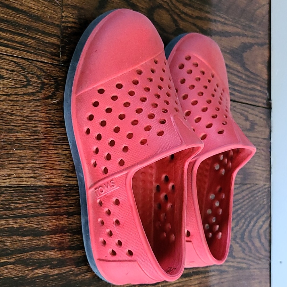 Toms - Picture 2 of 3